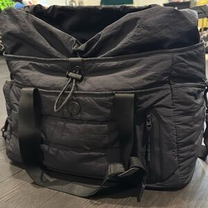 Lululemon duffel/ yoga gym bag 25L